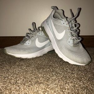 NIKE ☑️ Athletic shoes